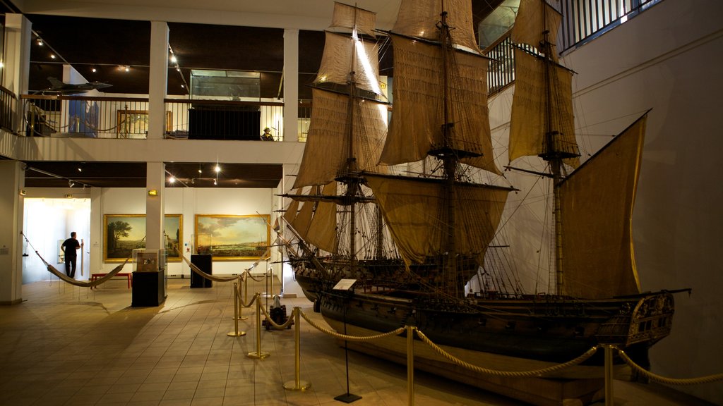 Museo Nazionale della Marina che include vista interna