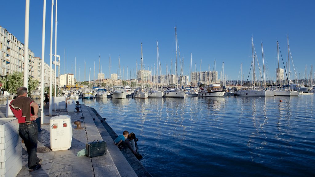 Toulon Marina showing a coastal town, a marina and boating