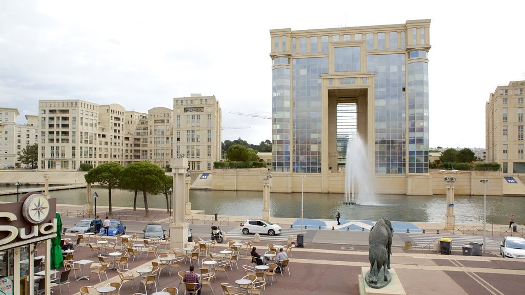 Esplanade de l\'Europe ofreciendo un río o arroyo, una fuente y comidas al aire libre