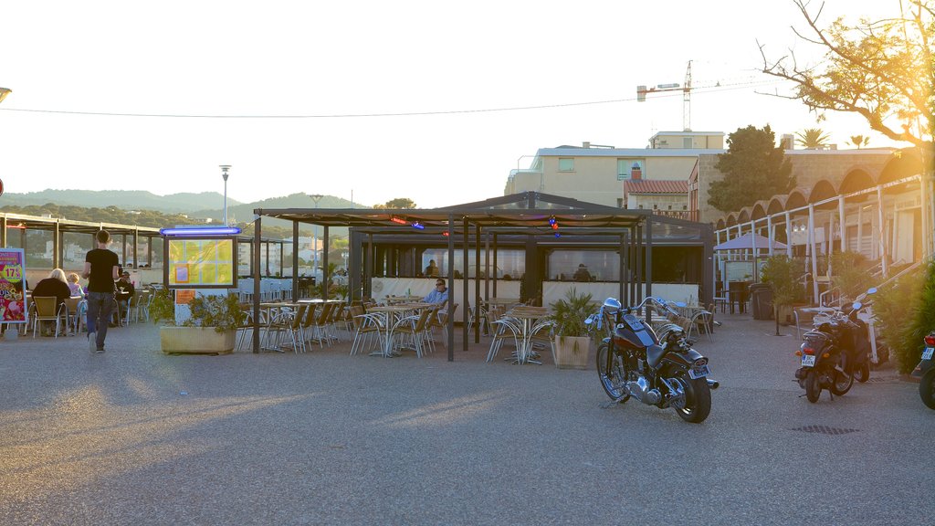 Provenza mostrando escenas urbanas, comer al aire libre y arte al aire libre