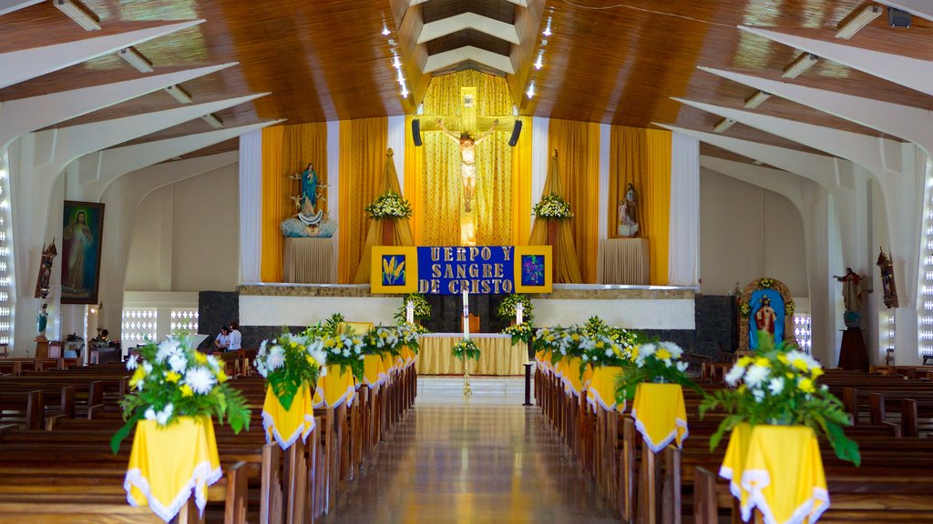 Liberia showing interior views, a church or cathedral and religious aspects