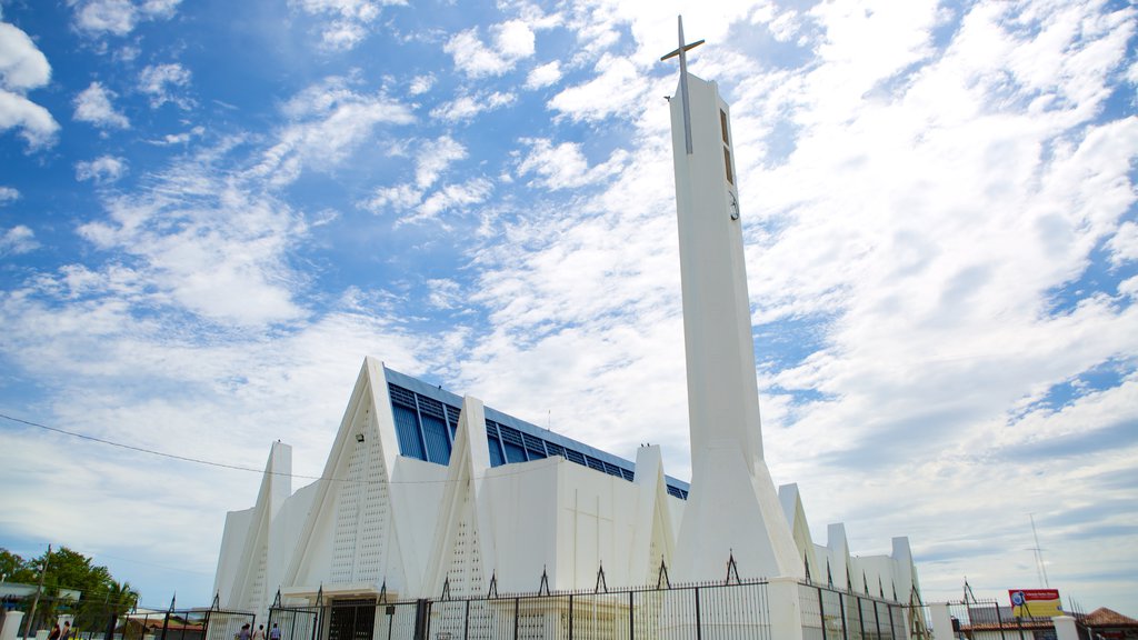 Liberia mostrando chiesa o cattedrale e elementi religiosi