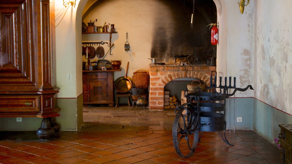 Casa Mentzendorff ofreciendo vistas interiores y una casa