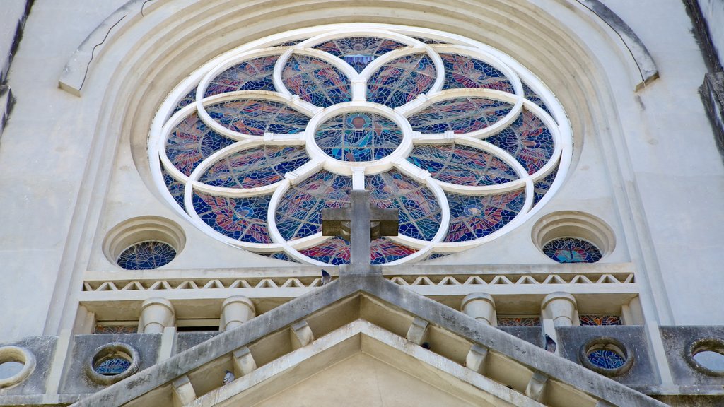 Fortaleza mostrando patrimonio de arquitectura, una iglesia o catedral y elementos religiosos