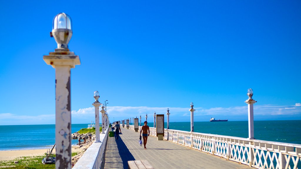 Fortaleza que incluye vistas generales de la costa