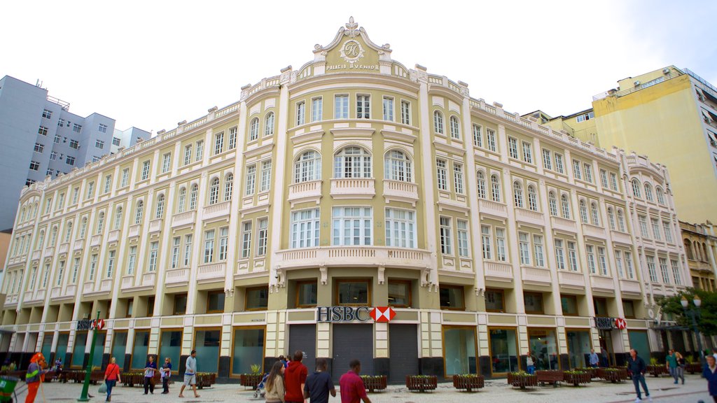 Curitiba showing heritage architecture and street scenes