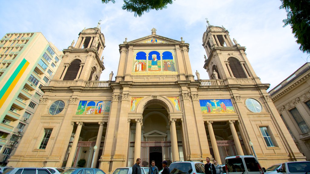 Metropolitan Cathedral showing street scenes, a church or cathedral and heritage architecture