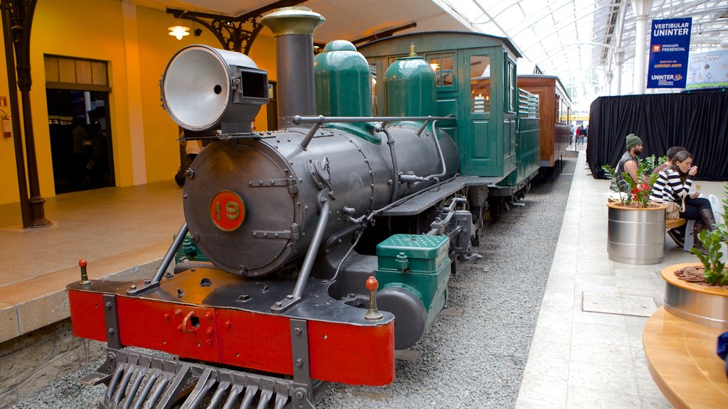 Museo Ferroviario mostrando artículos ferroviarios