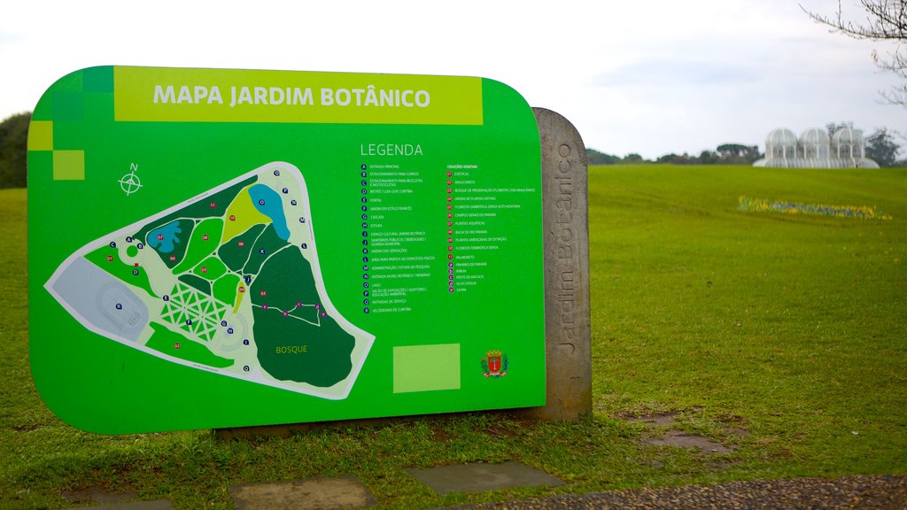 Jardín Botánico de Curitiba mostrando un parque y señalización