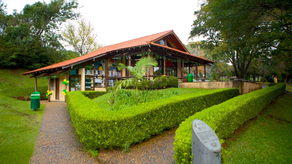 Jardín Botánico de Curitiba mostrando jardín