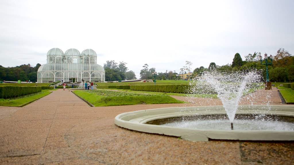 Jardin botanique de Curitiba mettant en vedette une fontaine et un parc