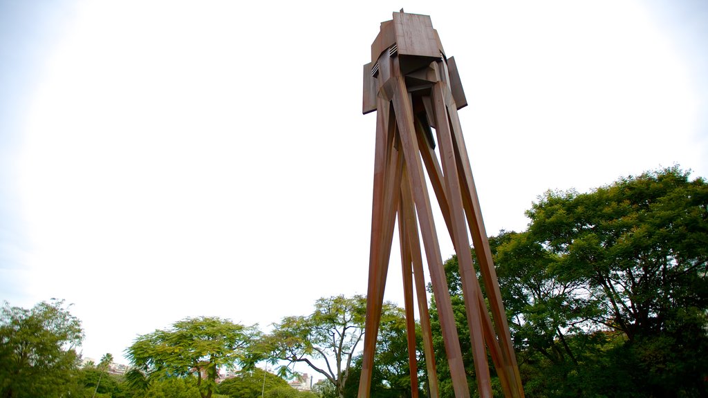 Moinhos de Vento Park showing outdoor art