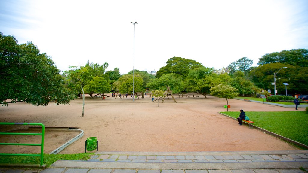 Moinhos de Vento Park which includes a park