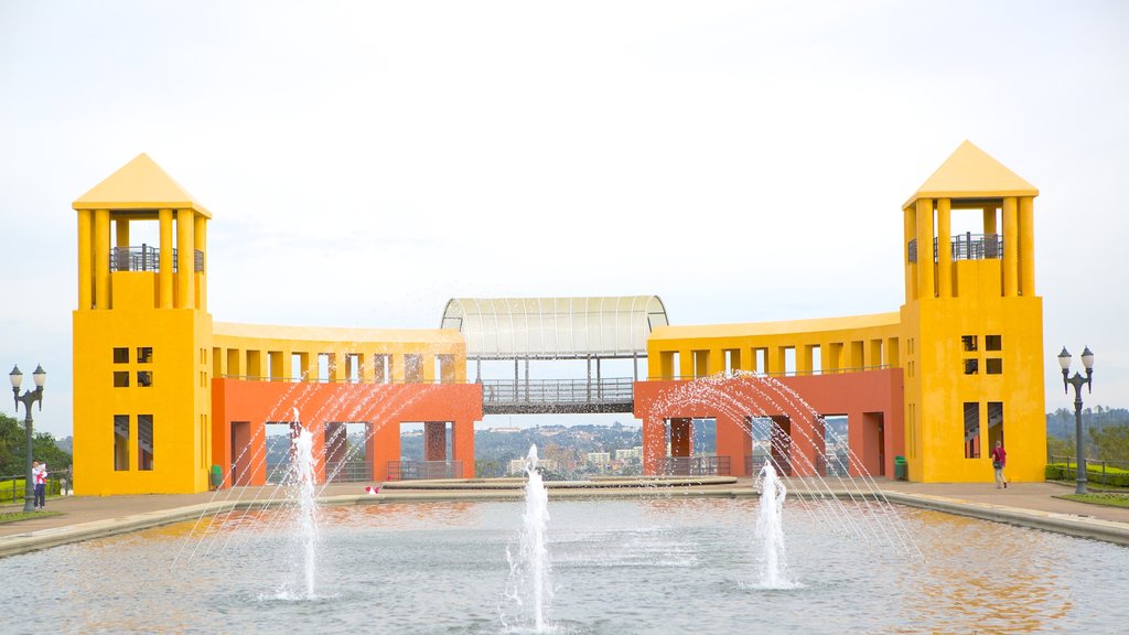 Parque Tanguá caracterizando arquitetura moderna, uma fonte e um lago