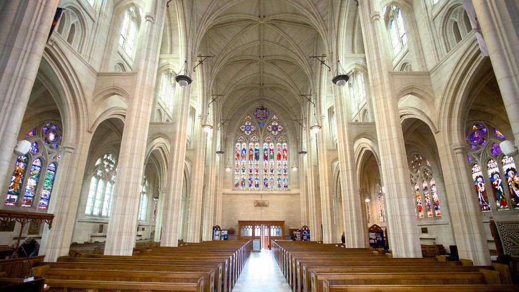 Catedral de San Pablo que incluye vistas interiores, aspectos religiosos y una iglesia o catedral