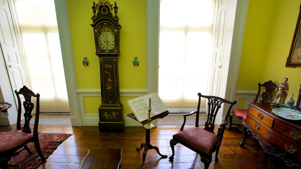 Palacio dos Biscainhos showing a castle and interior views