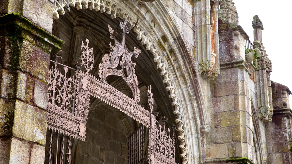 Braga Cathedral showing heritage architecture and heritage elements