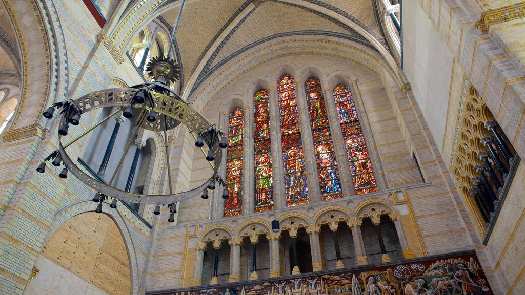 Catedral de San Bavón mostrando una iglesia o catedral, vista interna y elementos religiosos