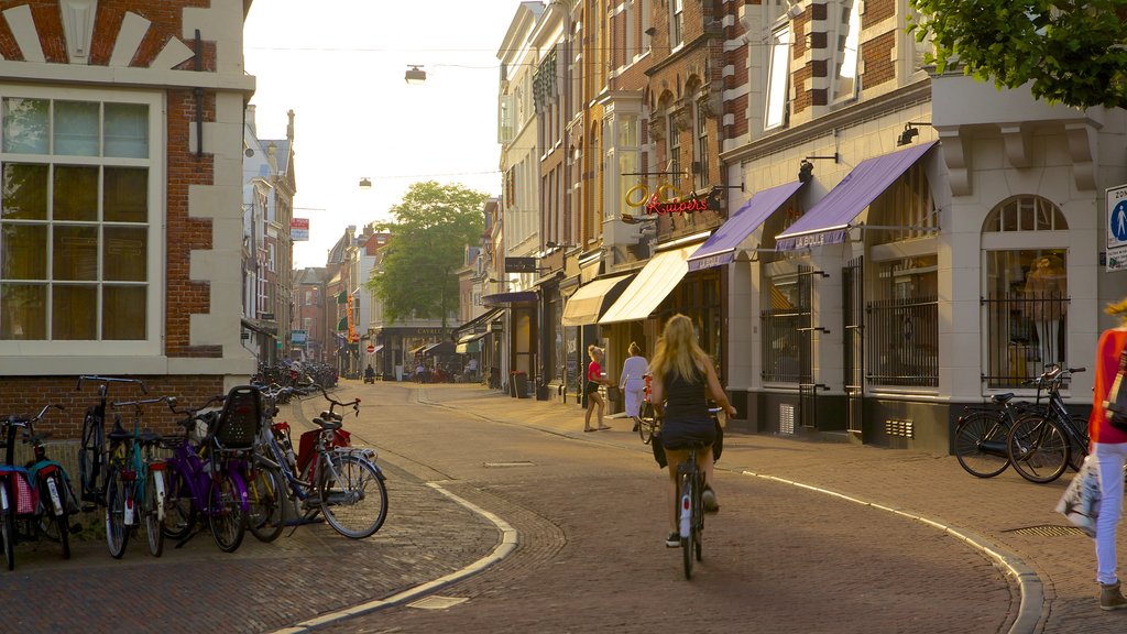 Grote Markt showing cycling and street scenes