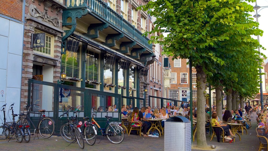 Grote Markt which includes street scenes, cafe scenes and outdoor eating