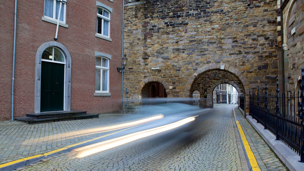 St. Servaas Church featuring street scenes, a small town or village and heritage elements