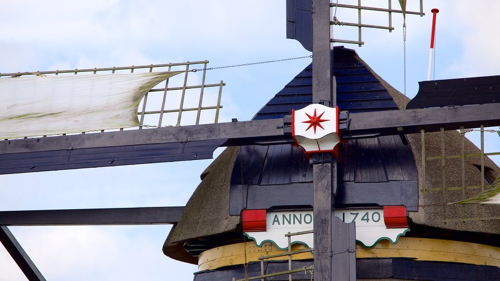 Kinderdijk featuring heritage elements and a windmill