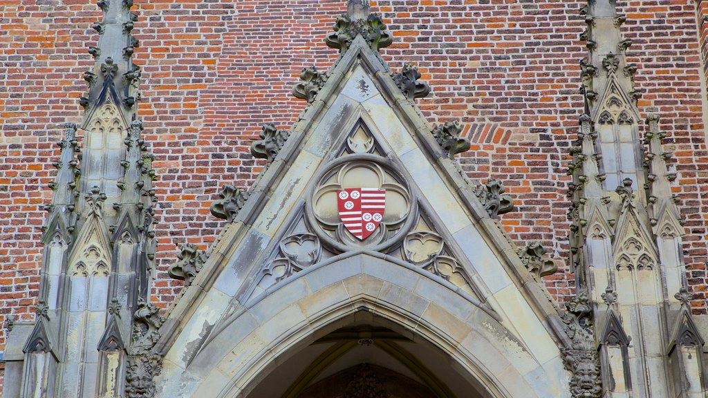 Dom Church showing heritage elements and a church or cathedral