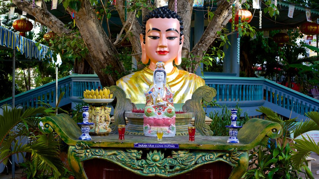 Linh Son Co Tu featuring religious elements, a statue or sculpture and a temple or place of worship