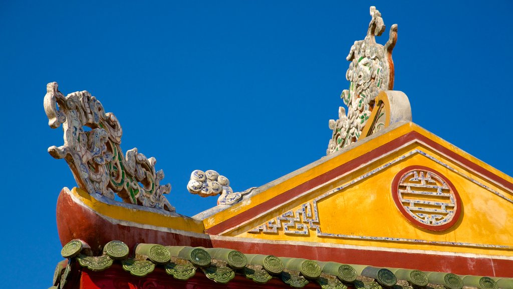 Imperial City showing heritage architecture and a temple or place of worship