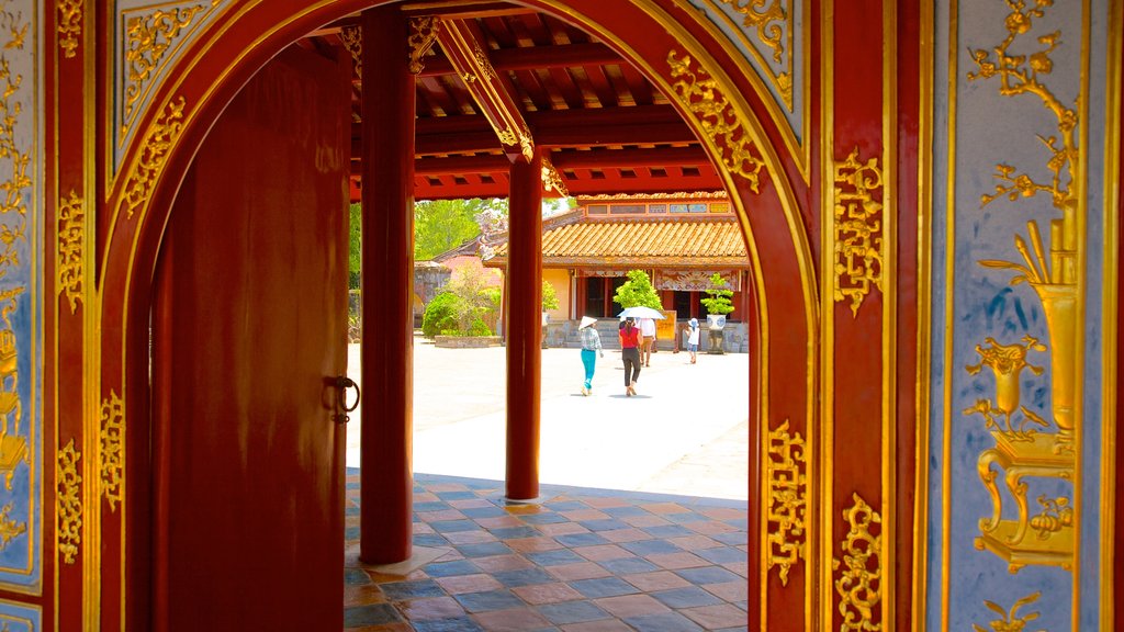 Tomb of Minh Mang which includes a temple or place of worship, heritage architecture and religious elements