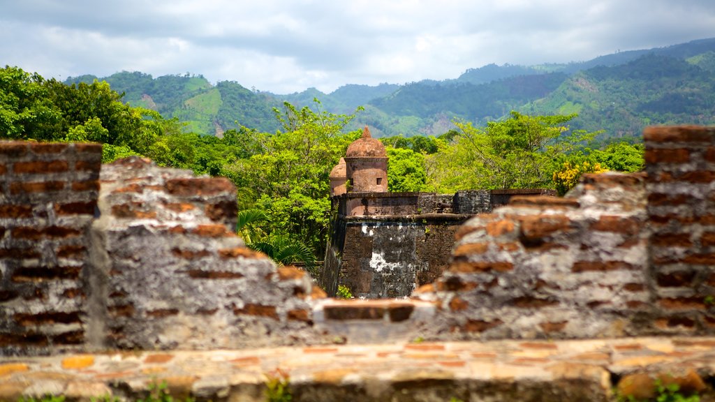 San Fernando Fortress showing building ruins and heritage elements