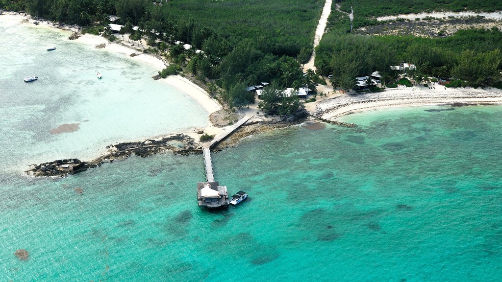 Ilha de Andros caracterizando paisagens litorâneas