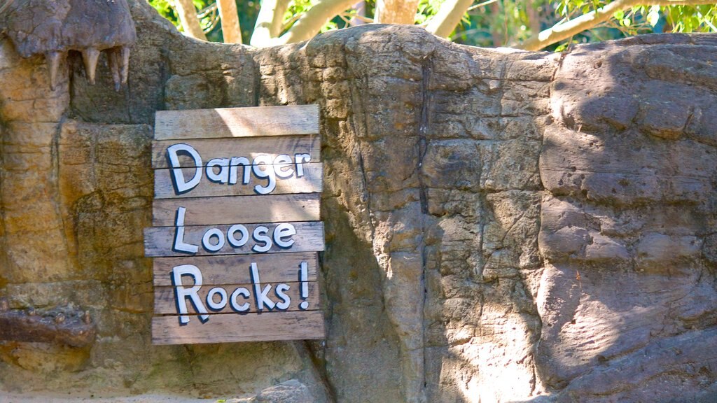 Australia Zoo showing signage