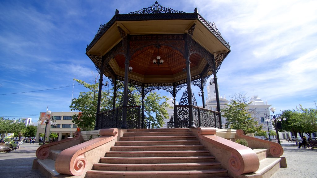 Sonora caracterizando uma praça ou plaza