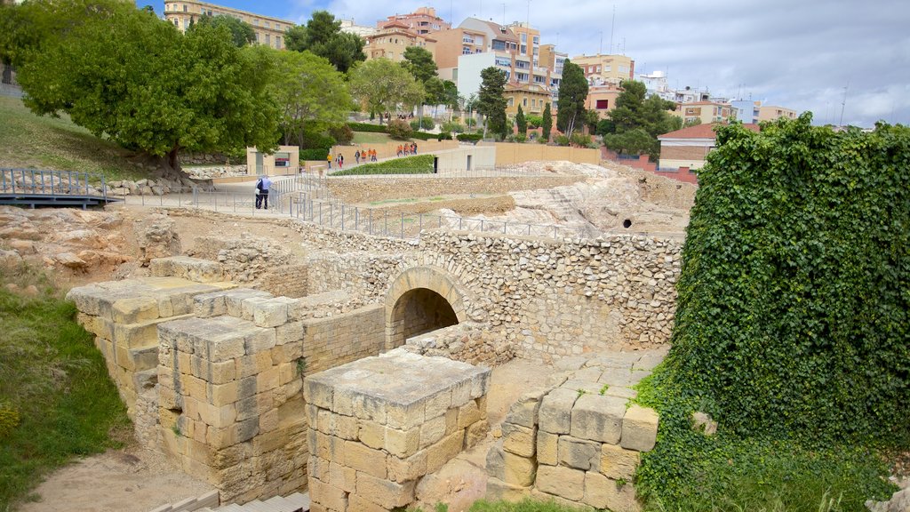 Tarragona Amphitheatre showing heritage architecture, landscape views and building ruins