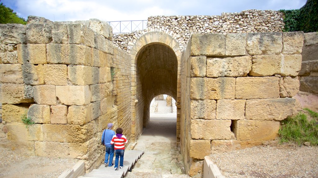 Tarragona Amphitheatre showing theatre scenes, heritage architecture and a ruin