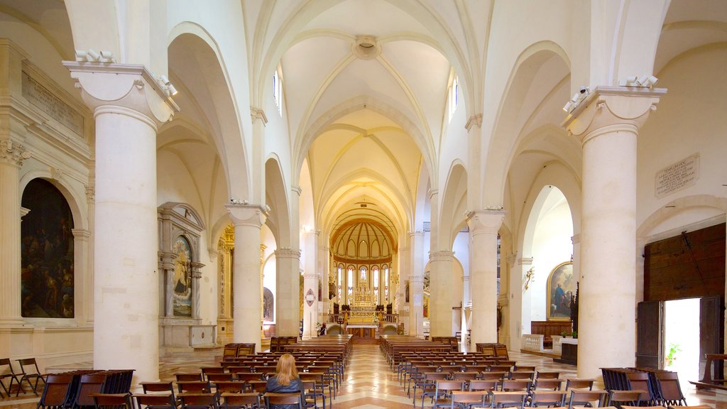 Vicenza featuring religious elements, interior views and a church or cathedral