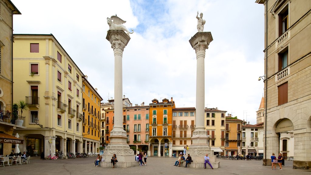 Piazza dei Signori showing a monument, a square or plaza and a statue or sculpture