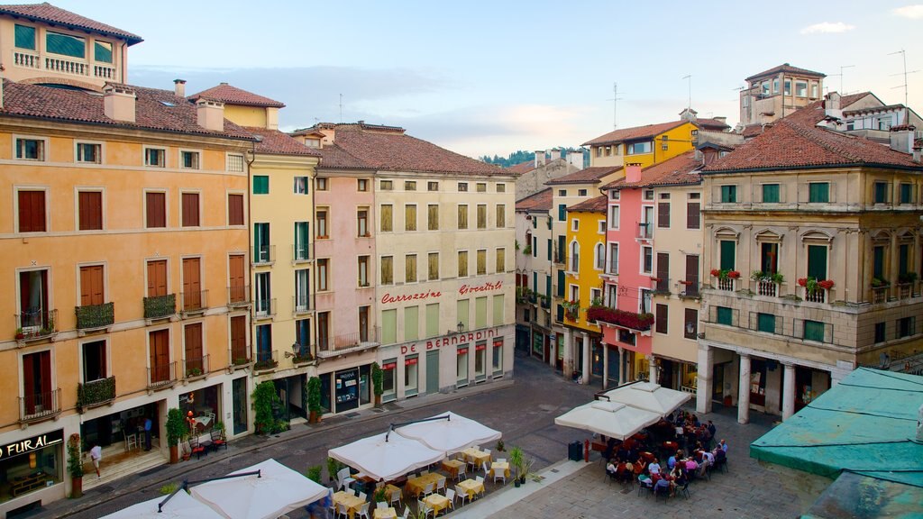 Piazza dei Signori som viser gatescener