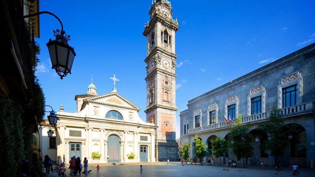 San Vittore Basilica featuring a square or plaza, street scenes and a church or cathedral