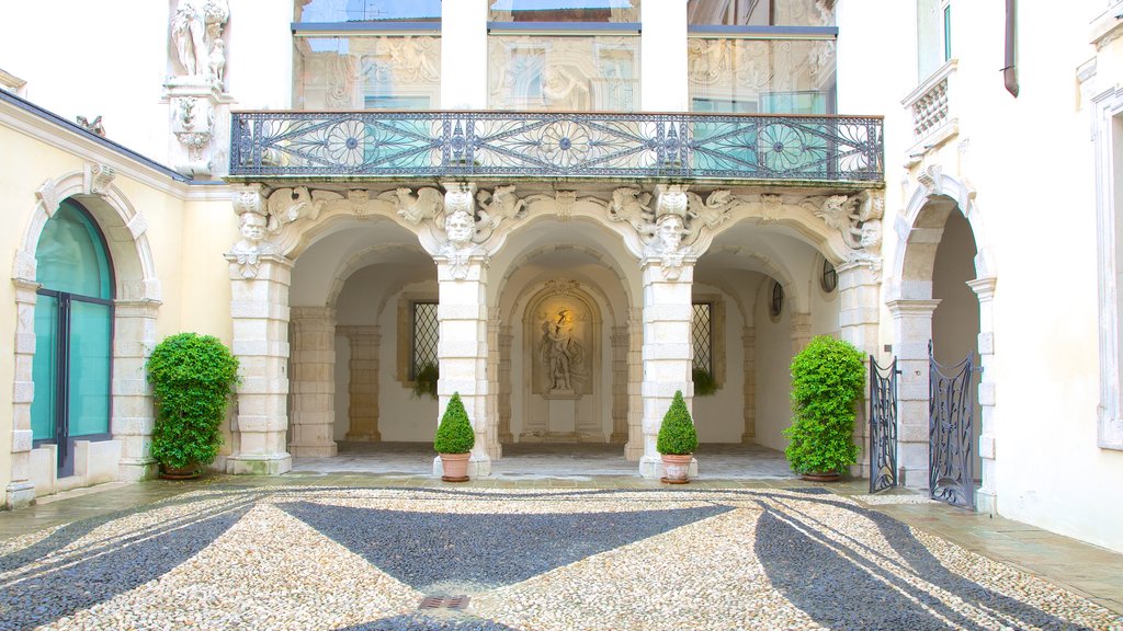 Gallerie di Palazzo Leoni Montanari showing a house and heritage architecture