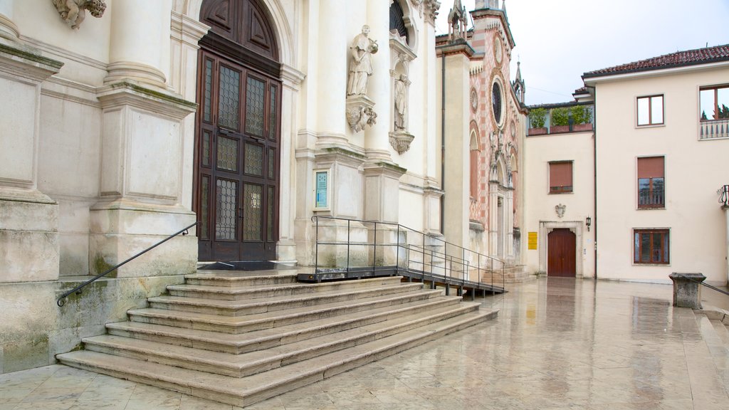 Santuario della Madonna di Monte Berico que incluye escenas urbanas