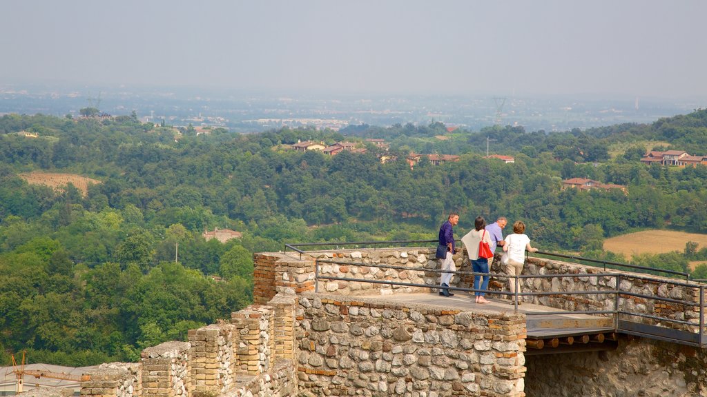 Fortaleza de Lonato caracterizando paisagens, elementos de patrimônio e paisagem