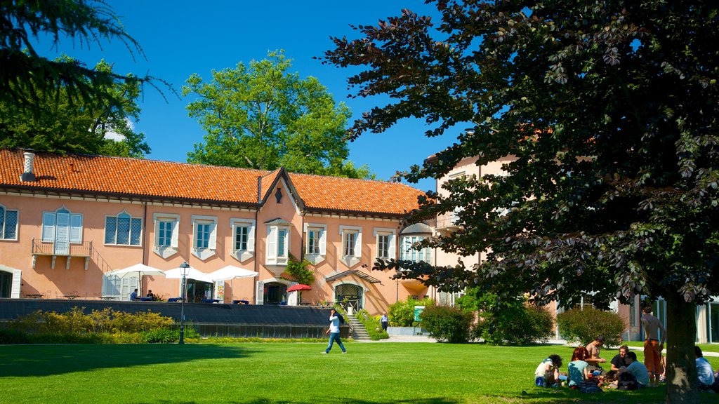 Palazzo Estense toont een tuin