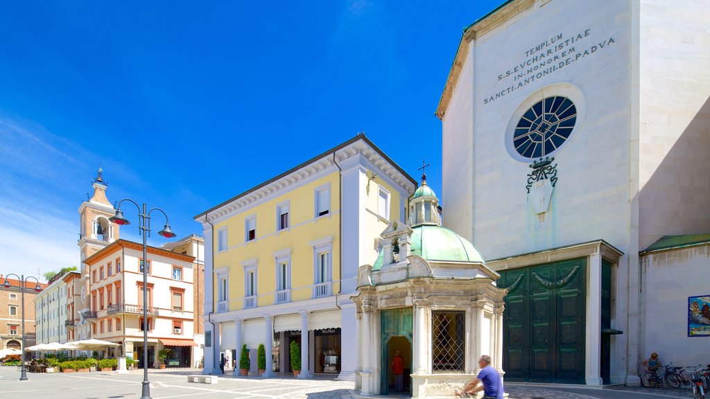 Piazza Tre Martiri showing street scenes