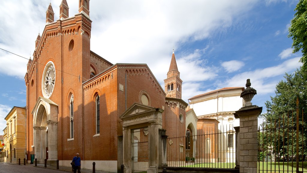 Vicenza som omfatter en kirke eller en katedral og gadeliv