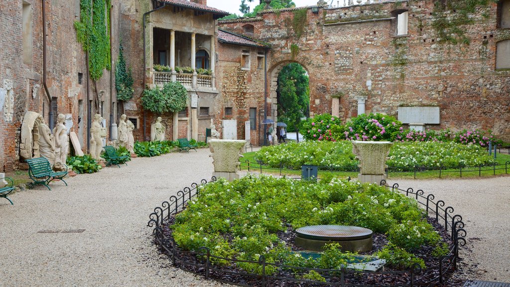 Vicenza showing heritage elements and a park