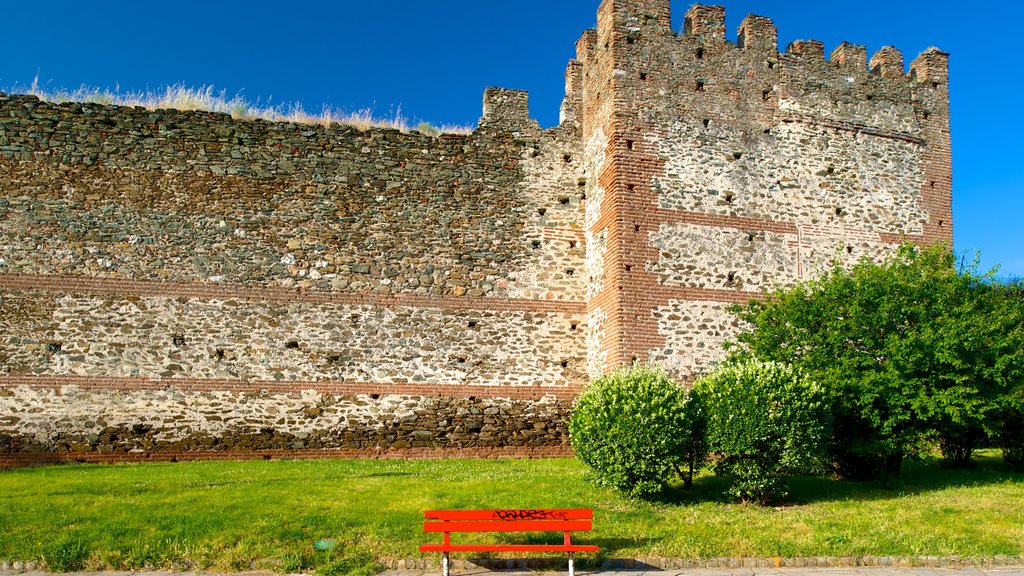 Byzantinische Stadtmauern mit einem historische Architektur und Ruine