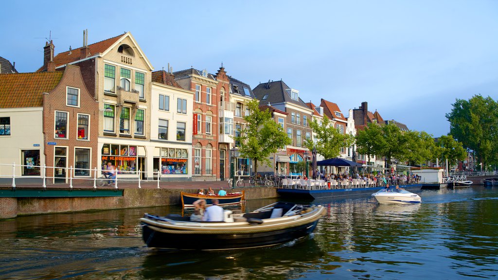 Beestenmarkt showing a coastal town, a river or creek and boating