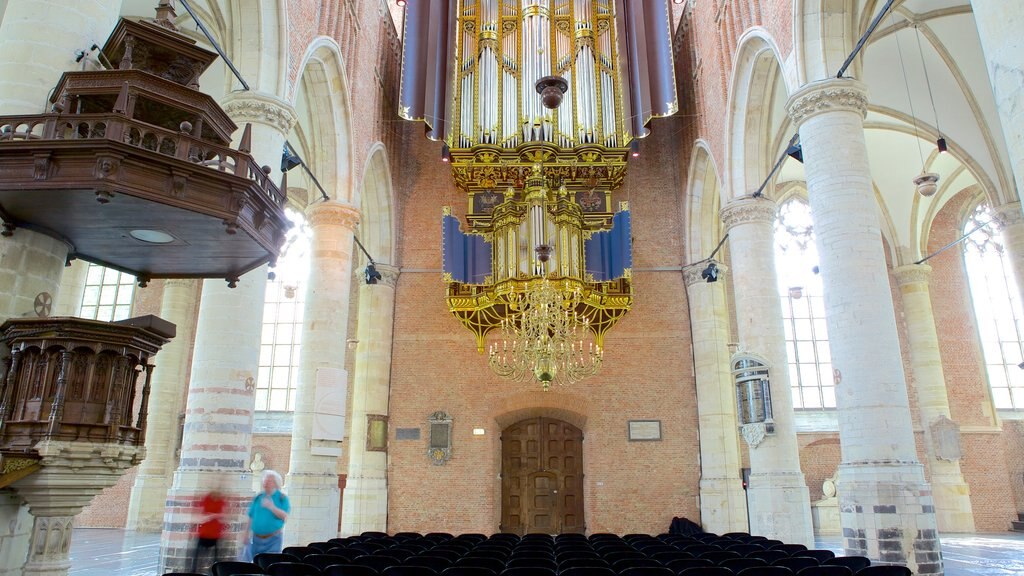 Pieterskerk ofreciendo arquitectura patrimonial, vista interna y una iglesia o catedral